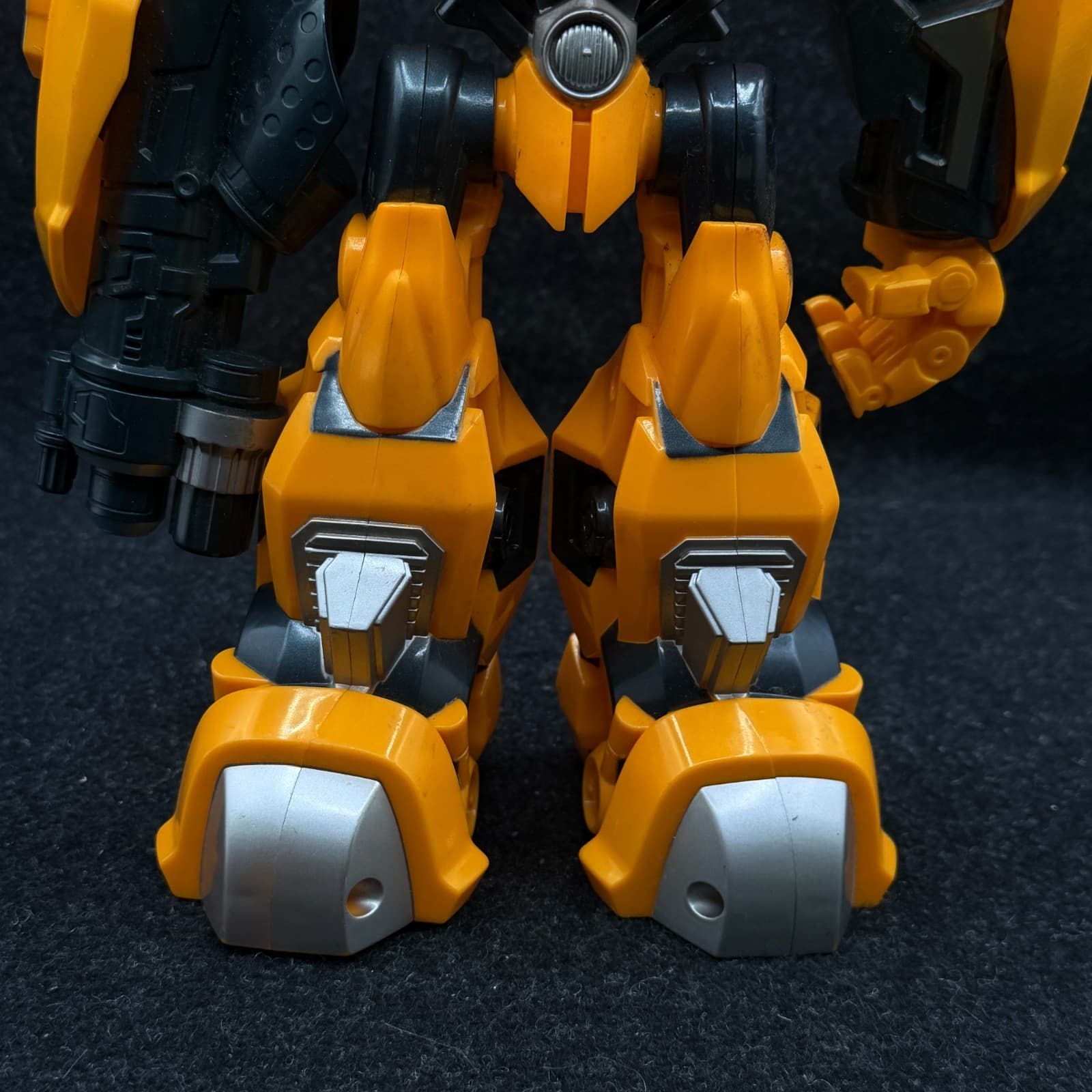 Hasbro Transformers Bumblebee 10in Talking Action Figure 2009, Used - Thumbnail 5