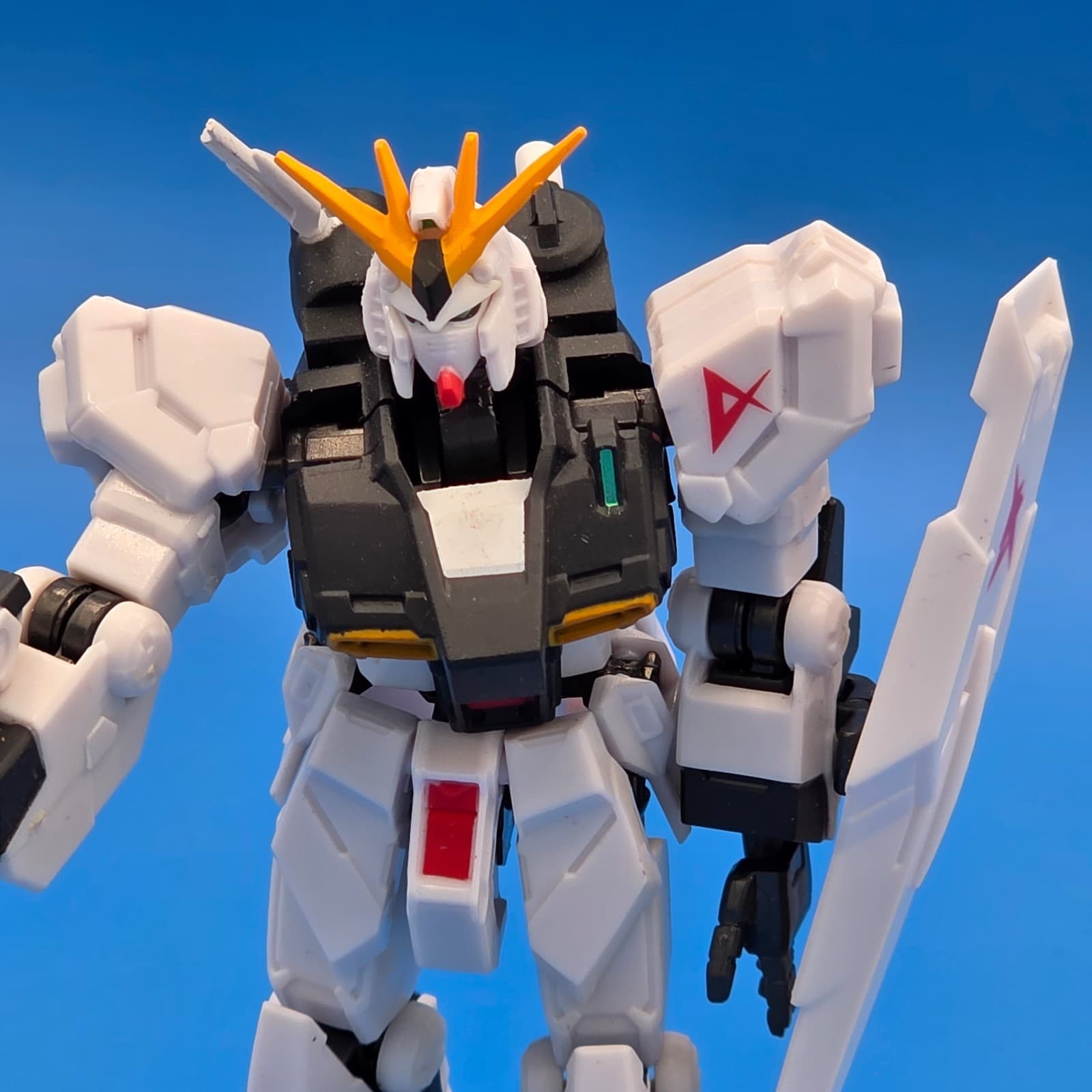 Bandai Mobile Suit Fighter Char’s Counterattack 93 Nu Gundam Action Figure - Thumbnail 5