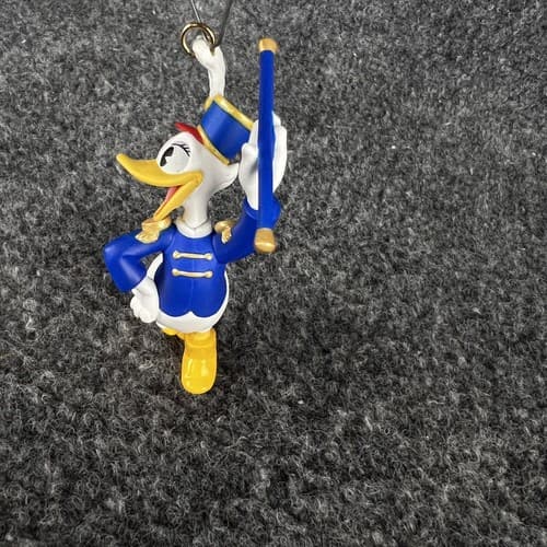 NOS 2000 HALLMARK DISNEY MICKEY'S HOLIDAY PARADE BATON TWIRLER DAISY ORNAMENT - Thumbnail 3