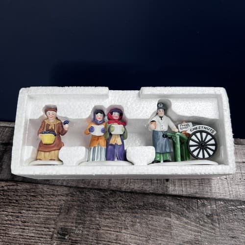 Department 56 Violet Vendor, Carolers & Chestnut Vendor #5580-8 - Thumbnail 3