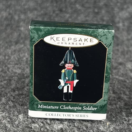 Vintage Hallmark Keepsake Miniature 1999 Miniature Clothespin Soldier 5th - Thumbnail 2