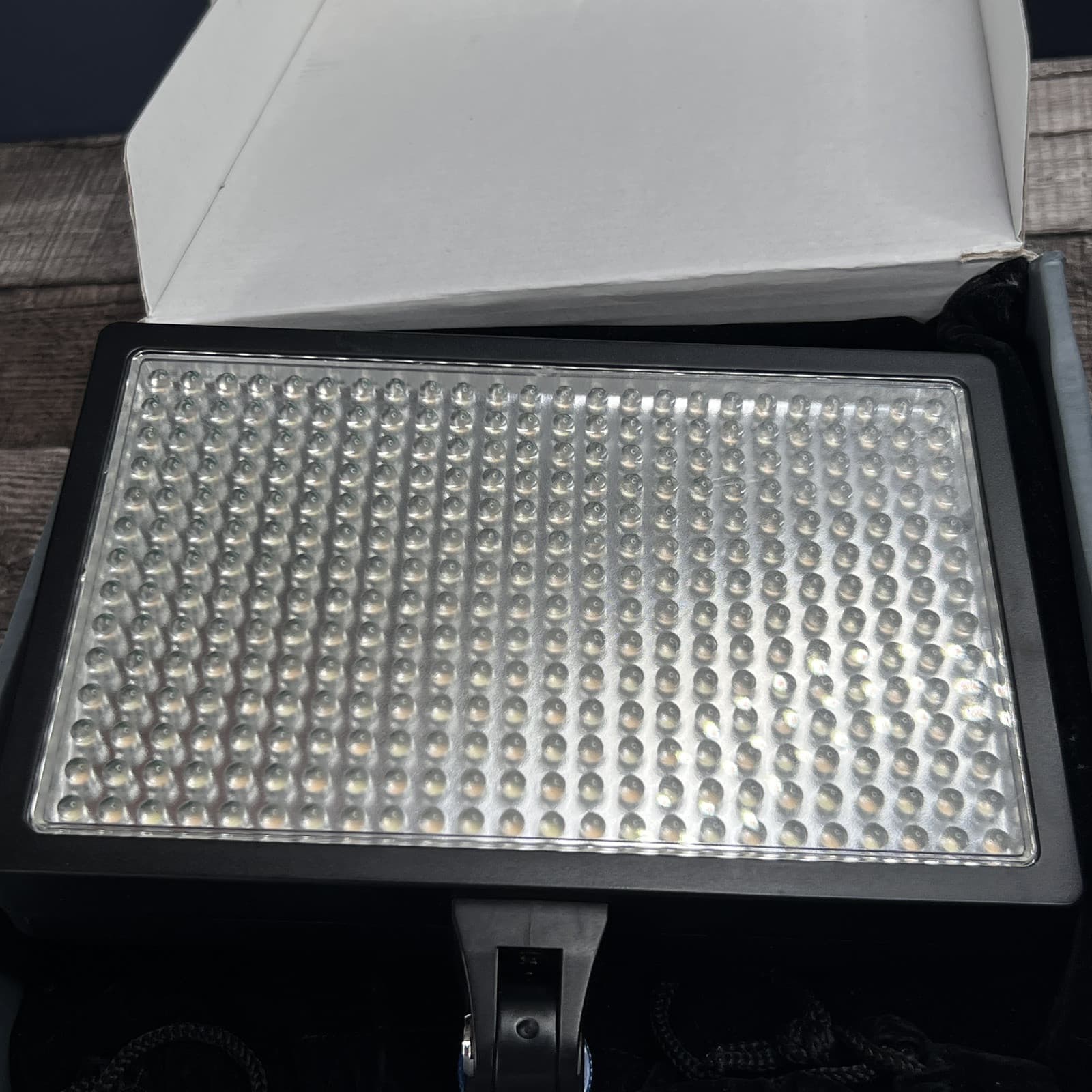 ProMaster Vari-Temp Camera / Camcorder LED Light Panel 2437 - Thumbnail 9