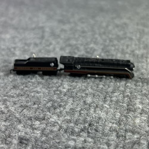 Hallmark 1999 ~ Miniature Lionel 746 Norfolk and Western Locomotive & Tender - Thumbnail 4