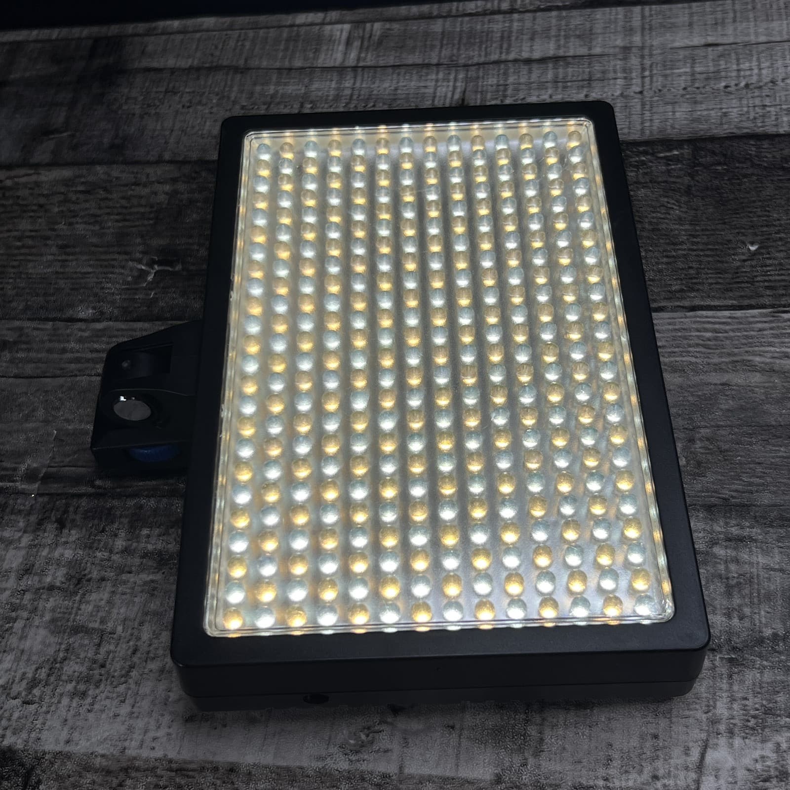 ProMaster Vari-Temp Camera / Camcorder LED Light Panel 2437 - Thumbnail 7