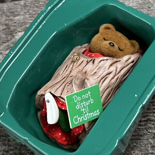 Hallmark Keepsake Ornament 1985 DO NOT DISTURBY BEARS Sleeping Log - Thumbnail 4