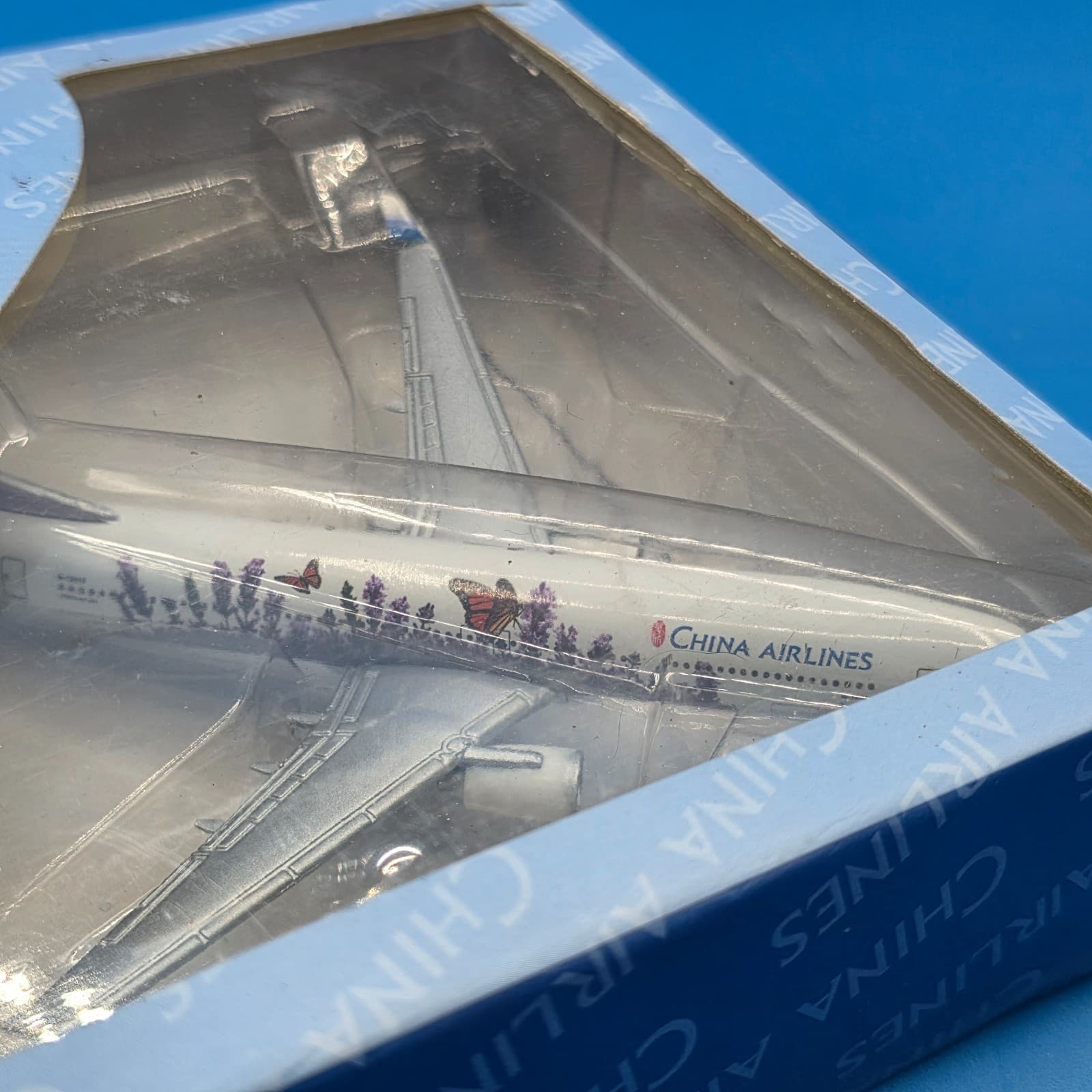 China Airlines Boeing 737-800 Airplane Models 1/300 scale Butterflies - Thumbnail 4
