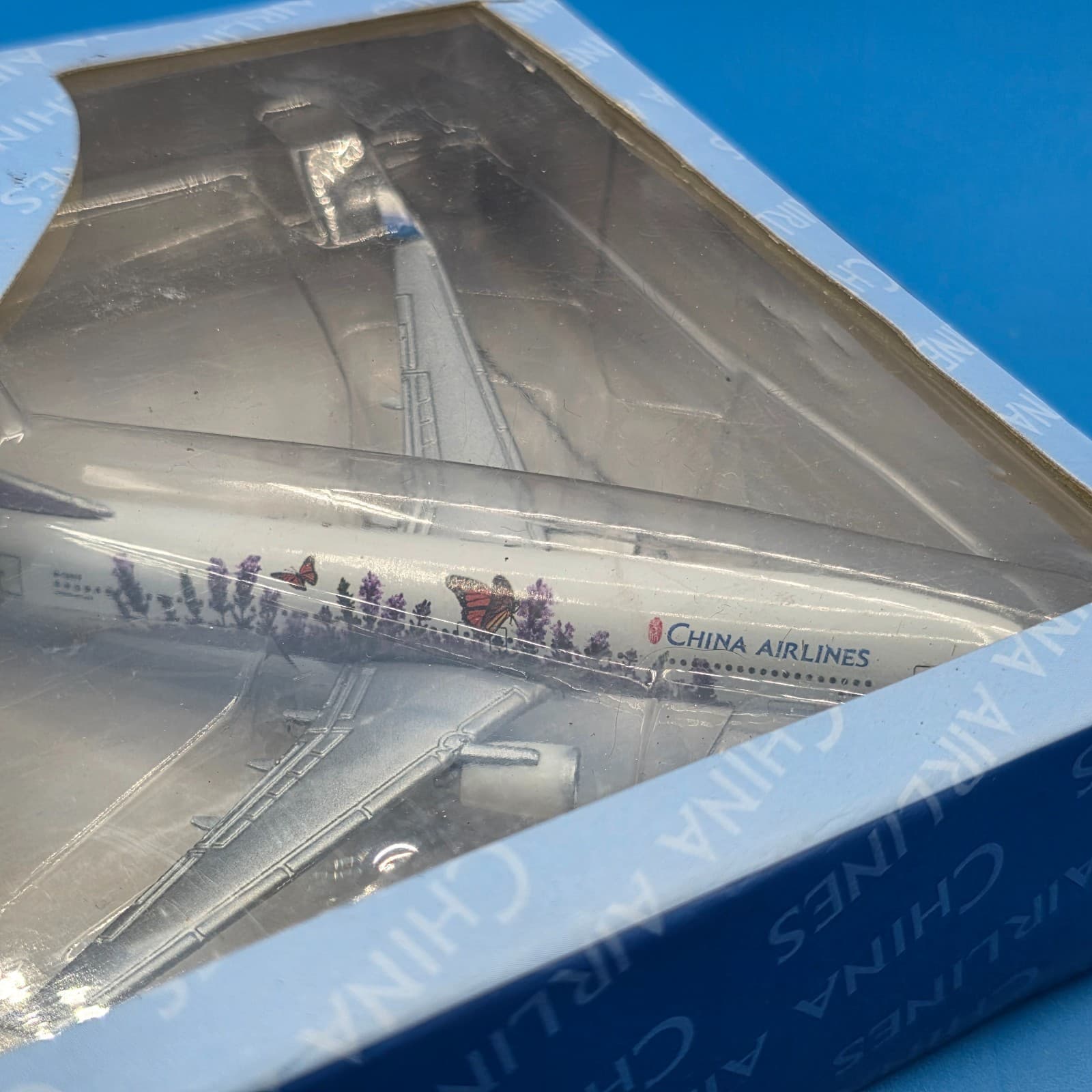 China Airlines Boeing 737-800 Airplane Models 1/300 scale Butterflies - Thumbnail 5
