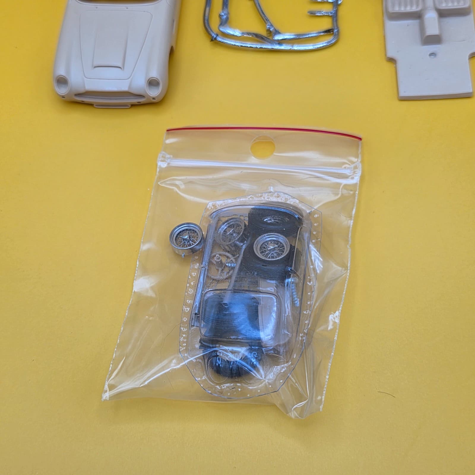 Provence Moulage 64 Aston Martin DB5 Coupe France Resin Model Car Kit 1:43 Scale - Thumbnail 4
