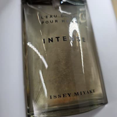 INTENSE L'eau D'issey Pour Homme Set 2.5oz Natural Spray + 3.3oz Shower Gel - Thumbnail 10
