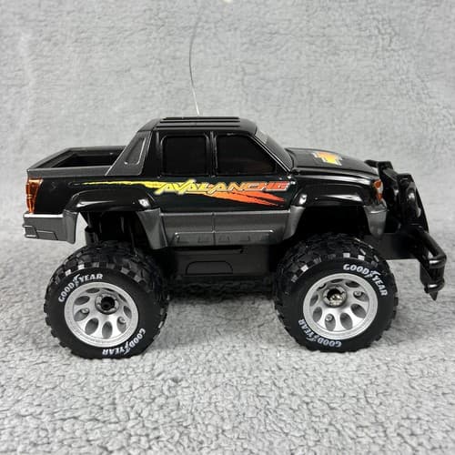 Vintage Nikko RC Chevrolet Avalanche Black Truck 1/20 Scale 200030 Radio Control - Thumbnail 9