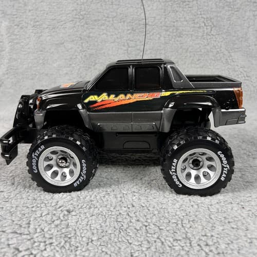 Vintage Nikko RC Chevrolet Avalanche Black Truck 1/20 Scale 200030 Radio Control - Thumbnail 7