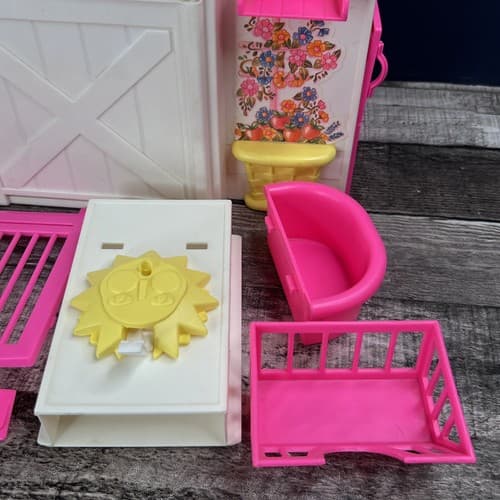 Vintage 1995 Barbie Feeding Fun Stable Playset & Accessories Not Complete - Thumbnail 2