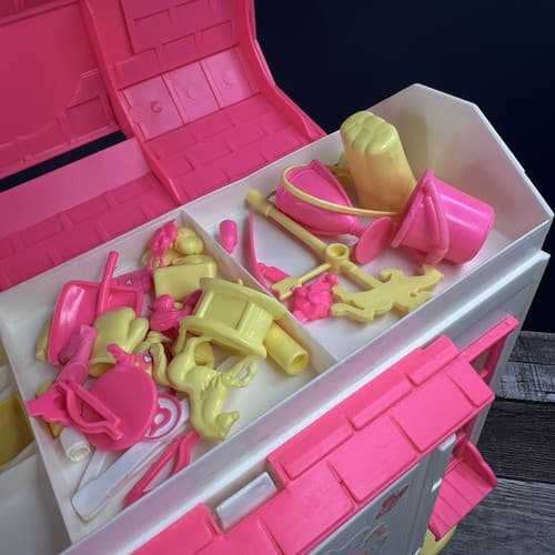 Vintage 1995 Barbie Feeding Fun Stable Playset & Accessories Not Complete - Thumbnail 12