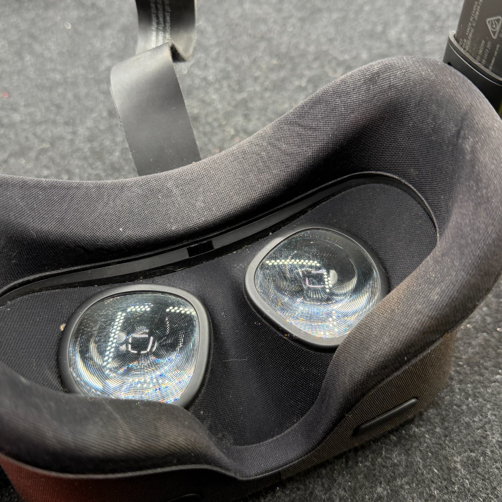 Oculus Quest MH-B Standalone All-In-One VR Gaming Headset Black Built-In Audio - Thumbnail 8