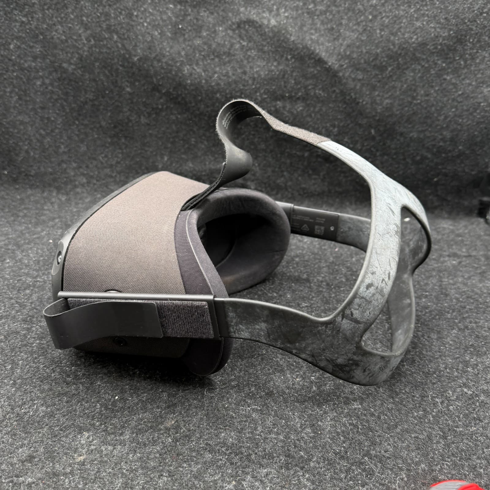 Oculus Quest MH-B Standalone All-In-One VR Gaming Headset Black Built-In Audio - Thumbnail 5
