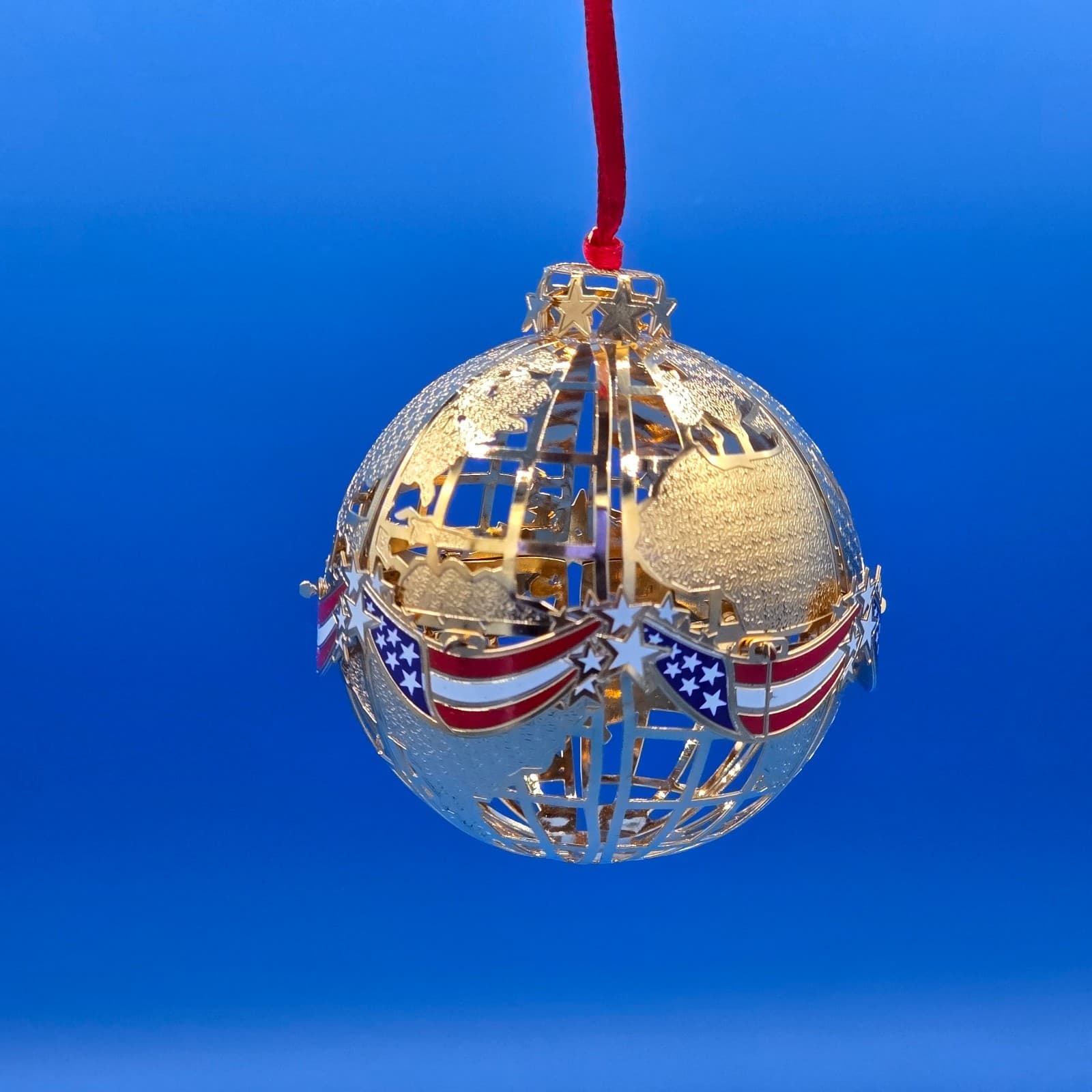 Color the World Danbury Mint American Spirit Collection 23k Gold Plated Ornament - Thumbnail 3