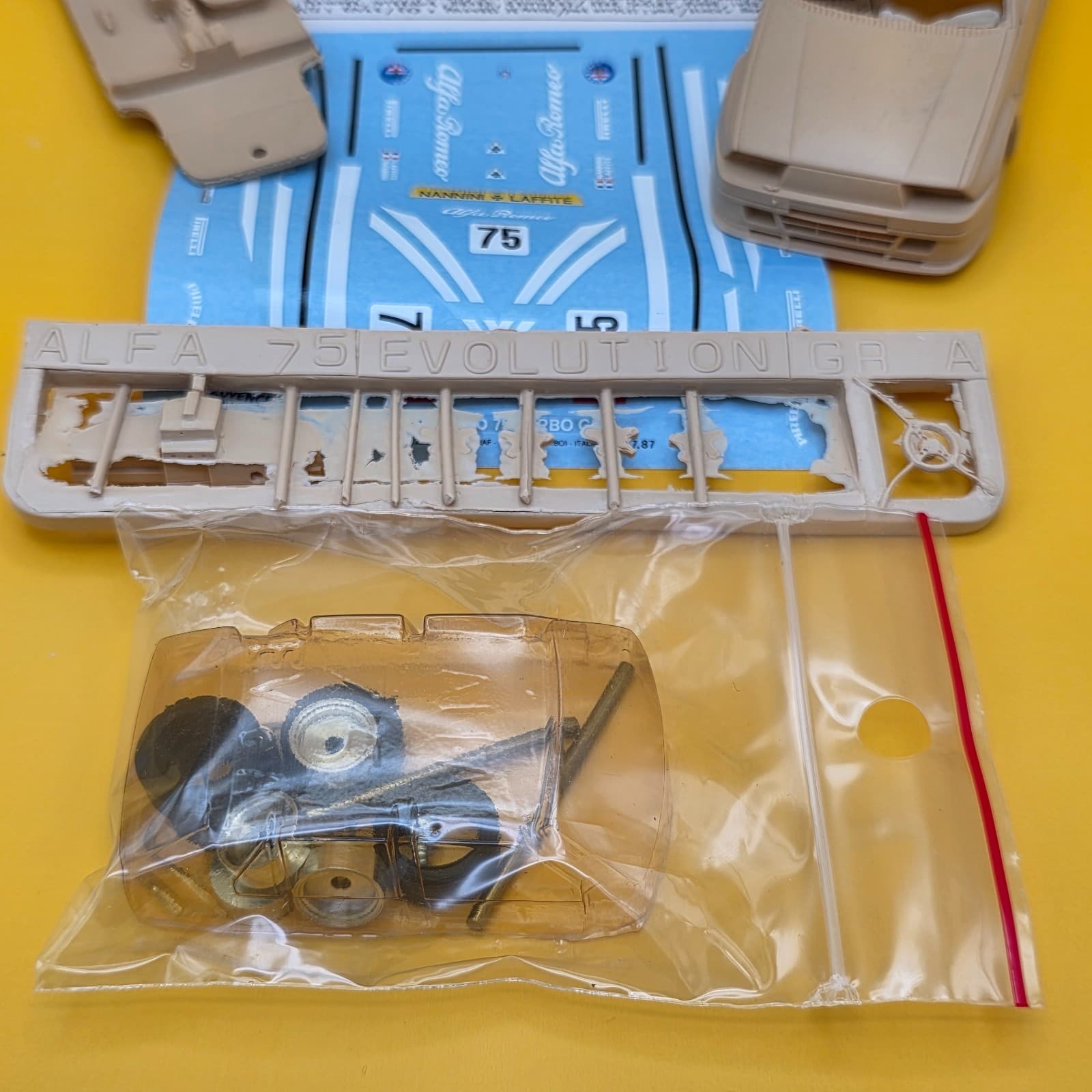 Provence Moulage 1/43 Scale Unbuilt Kit Alfa Romeo 75 Turbo Model Kit French - Thumbnail 2
