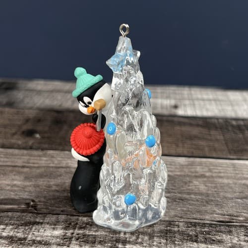 Hallmark 1995 friendly Boost ornament Xmas Penguin Ice - Thumbnail 2