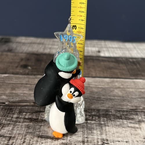 Hallmark 1995 friendly Boost ornament Xmas Penguin Ice - Thumbnail 4