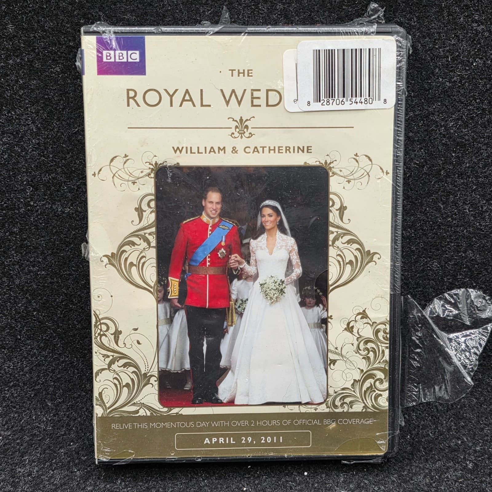 The Royal Wedding Set ~ William and Catherine ~ Harry and Meghan Markle NEW - Thumbnail 2