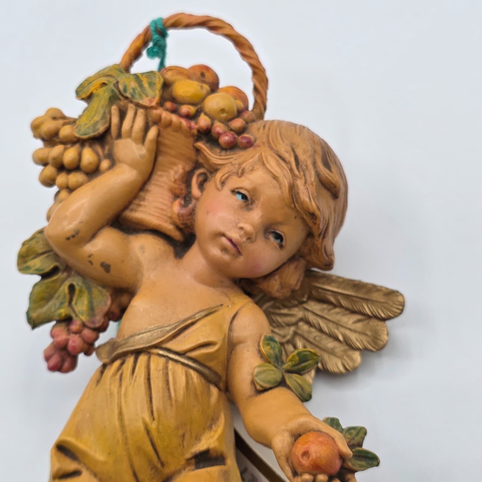 VINTAGE 1985 SIMONETTI DEPOSE ITALY FONTANINI 5.5” CHERUB ANGEL FIGURINE w FRUIT - Thumbnail 2