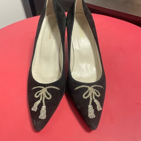Elegant Black Pumps with Embellished Design - Thumbnail 5