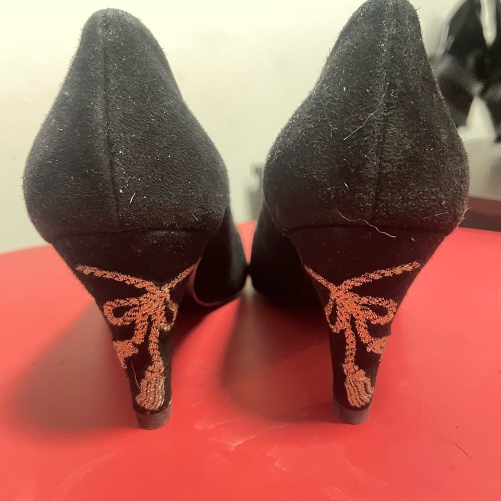 Elegant Black Pumps with Embellished Design - Thumbnail 2