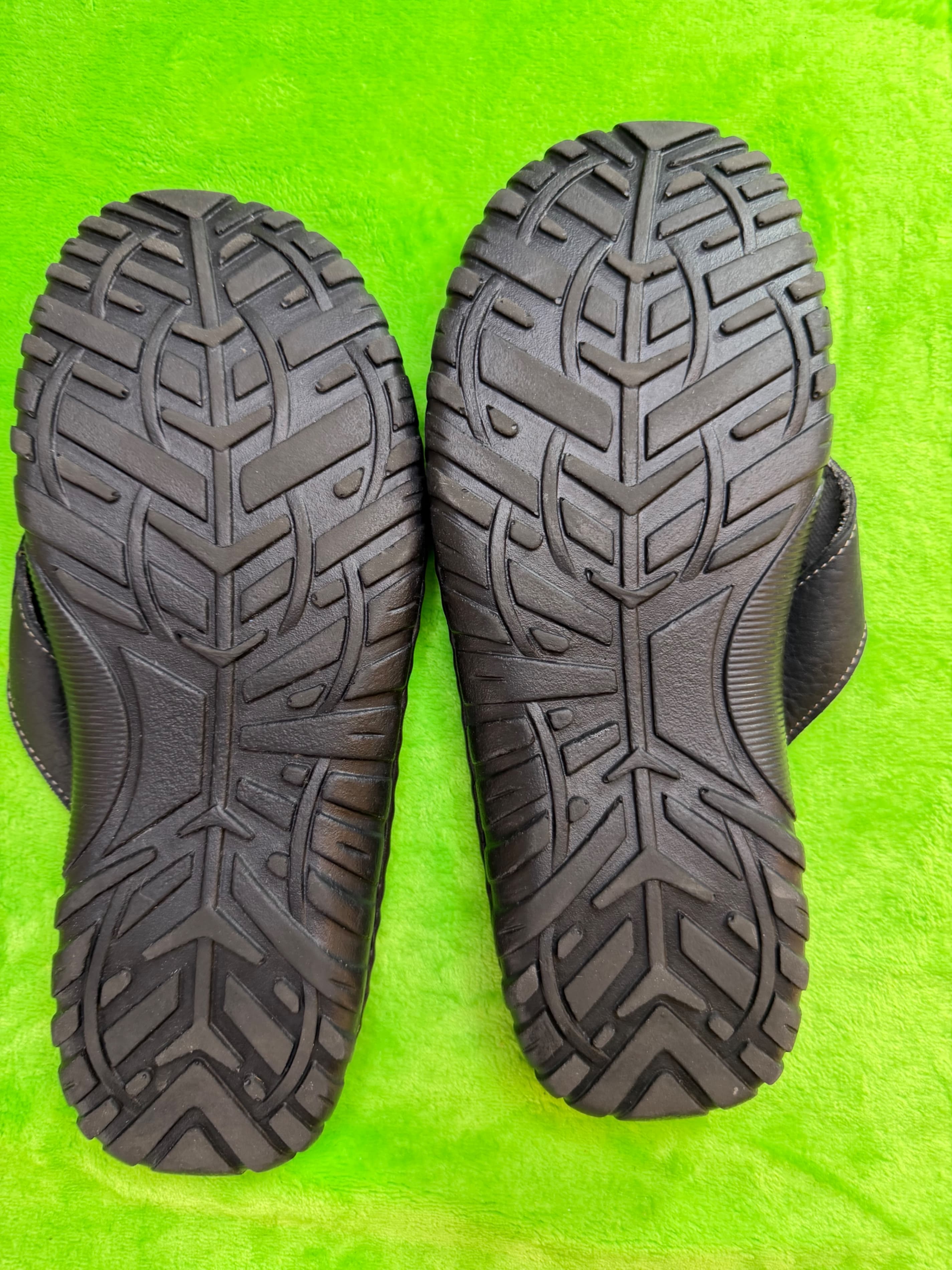 ALDO Men's Black Leather Thong Sandals Sz 9 / EU 42 Lug Sole - Thumbnail 6