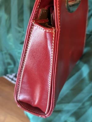 Vintage Leather Bag w/ Silver Hardware & "Gucci" exterior - Thumbnail 8