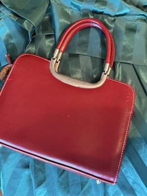 Vintage Leather Bag w/ Silver Hardware & "Gucci" exterior - Thumbnail 7