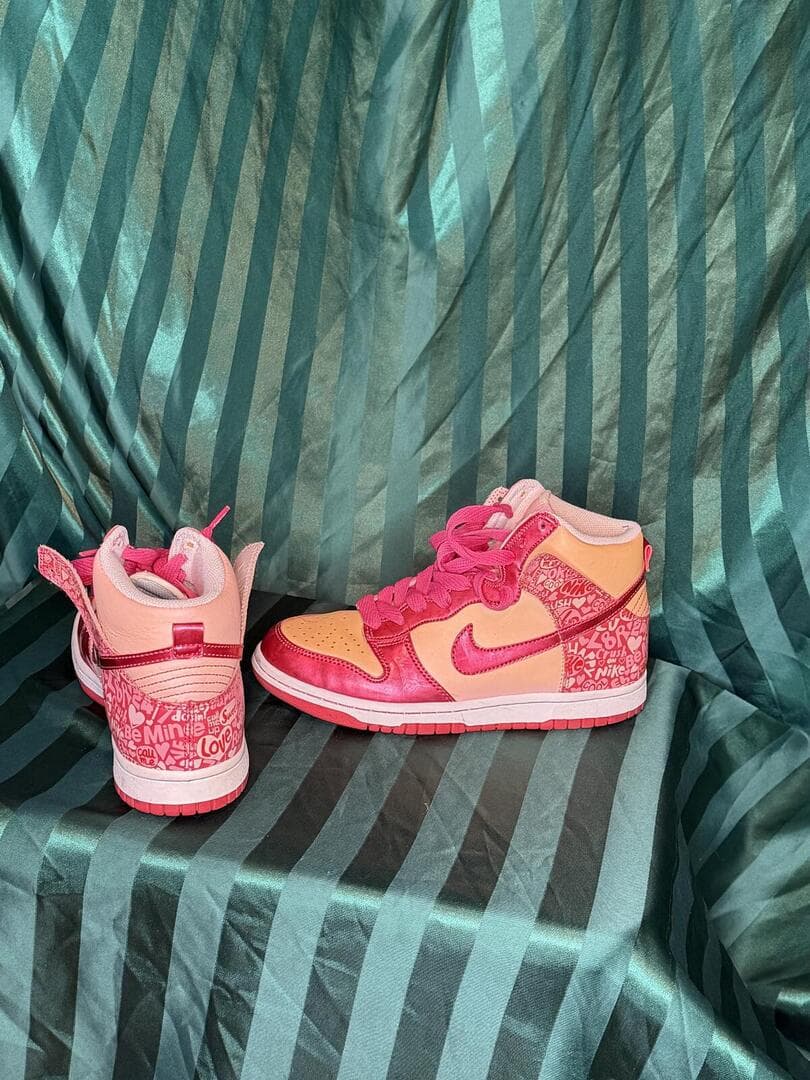 Vintage 2010 Nike Dunk High 'Valentine's Day' Sneakers 6Y