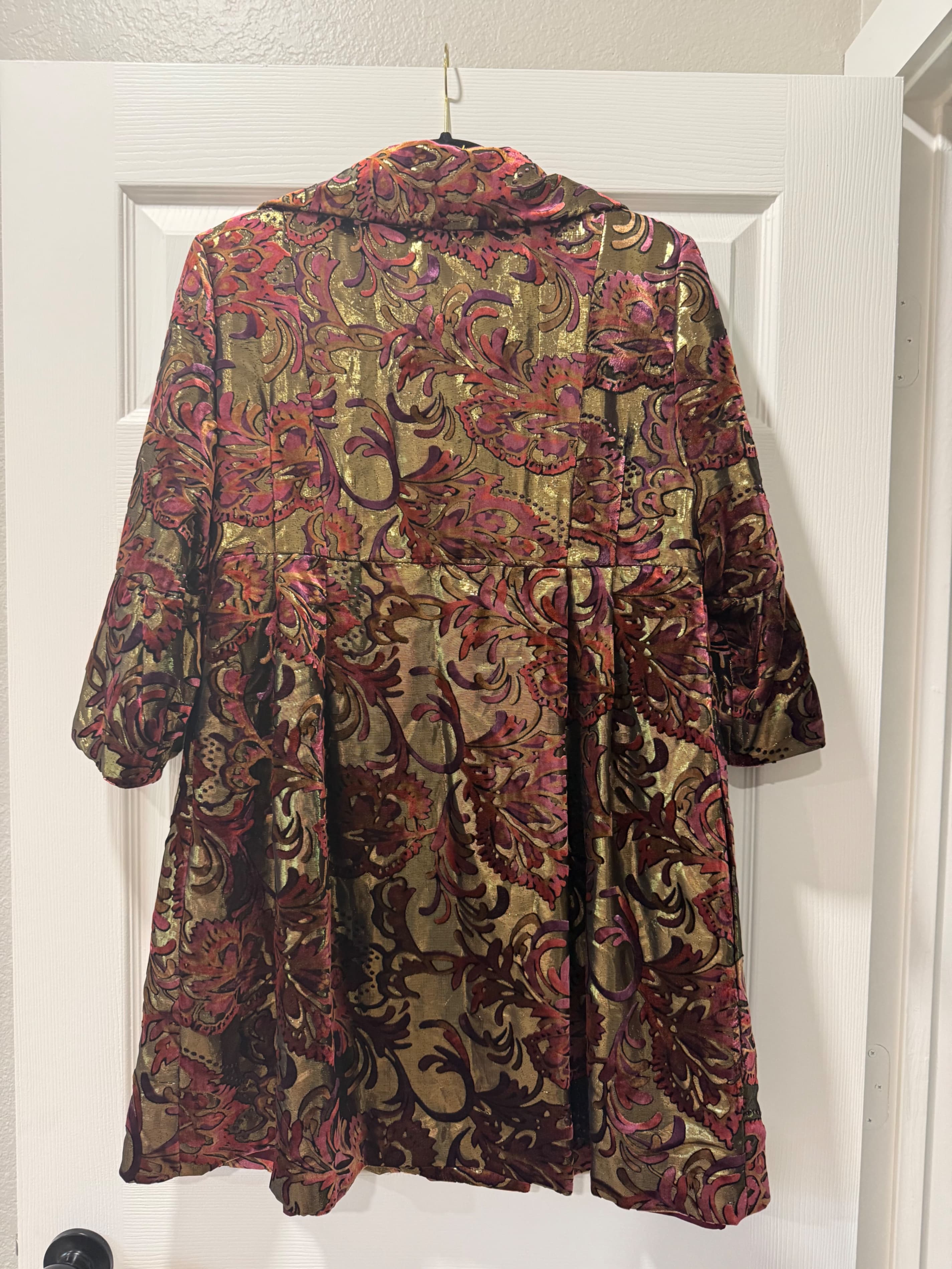 Boho Chic Floral Brocade Coat with Wide Collar - Thumbnail 3