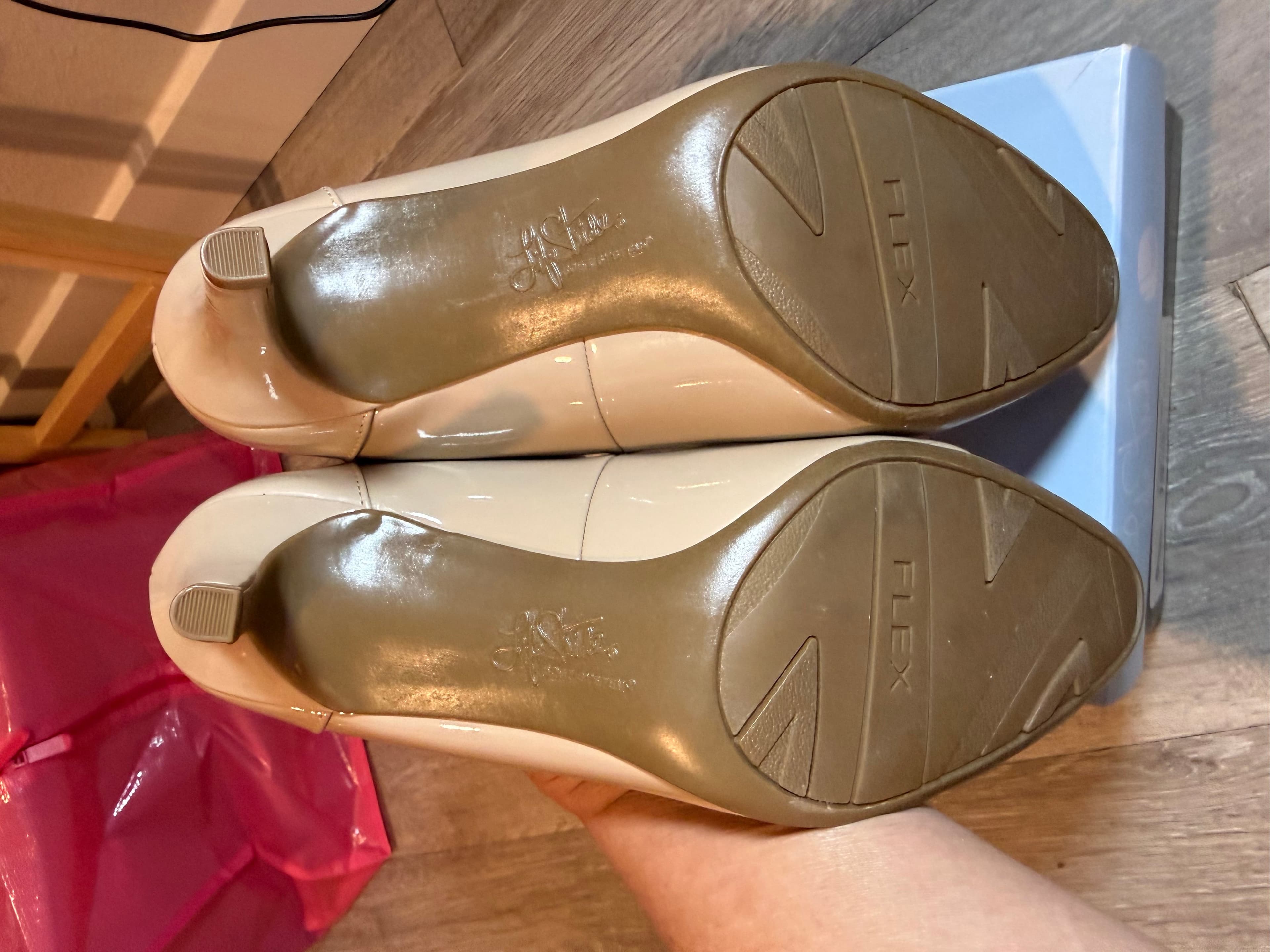 LifeStride Lively Taupe Patent Pumps Size 9M - Thumbnail 3