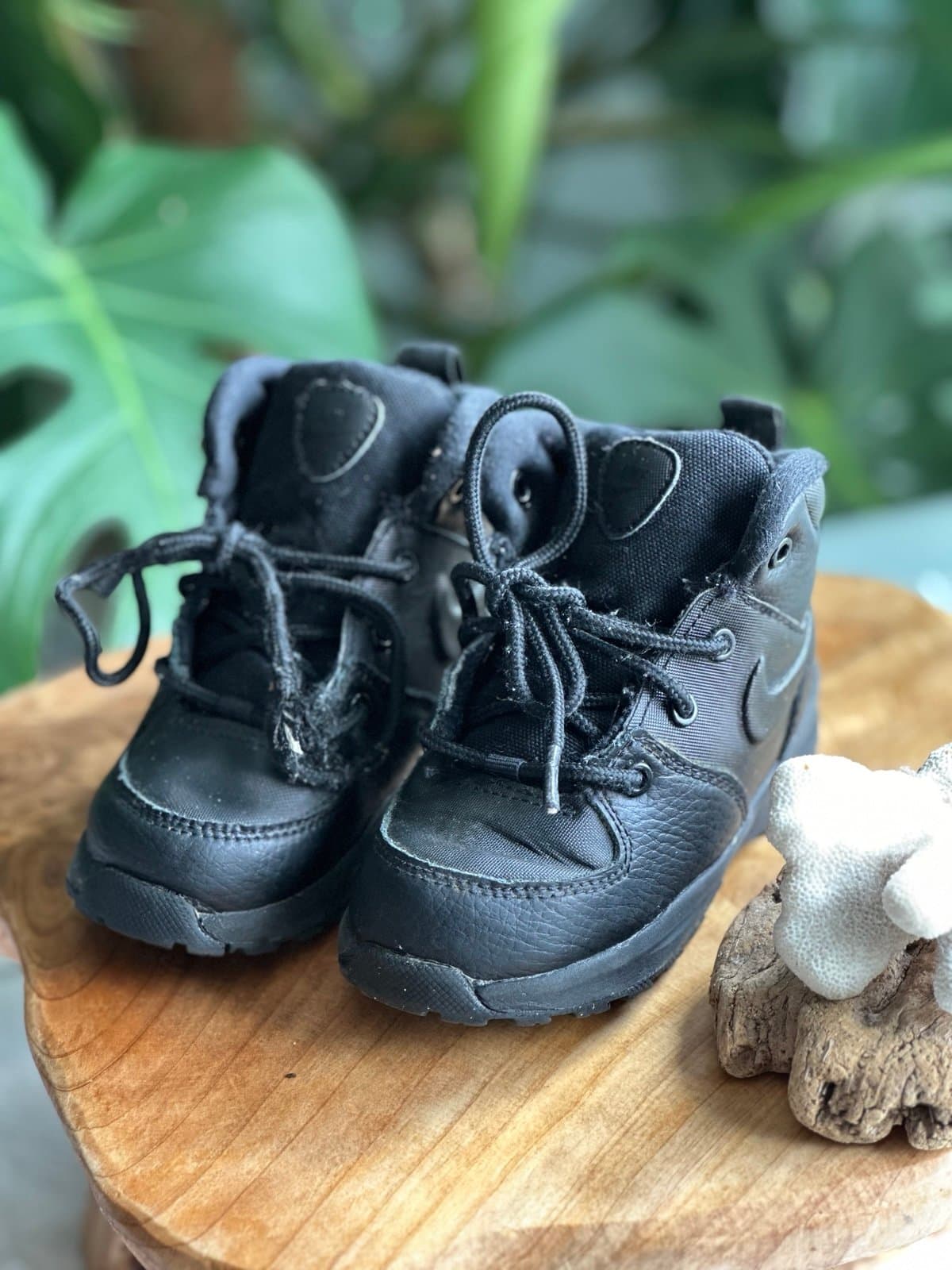 Nike Manoa boot toddler sz 7 black shoes - Thumbnail 2
