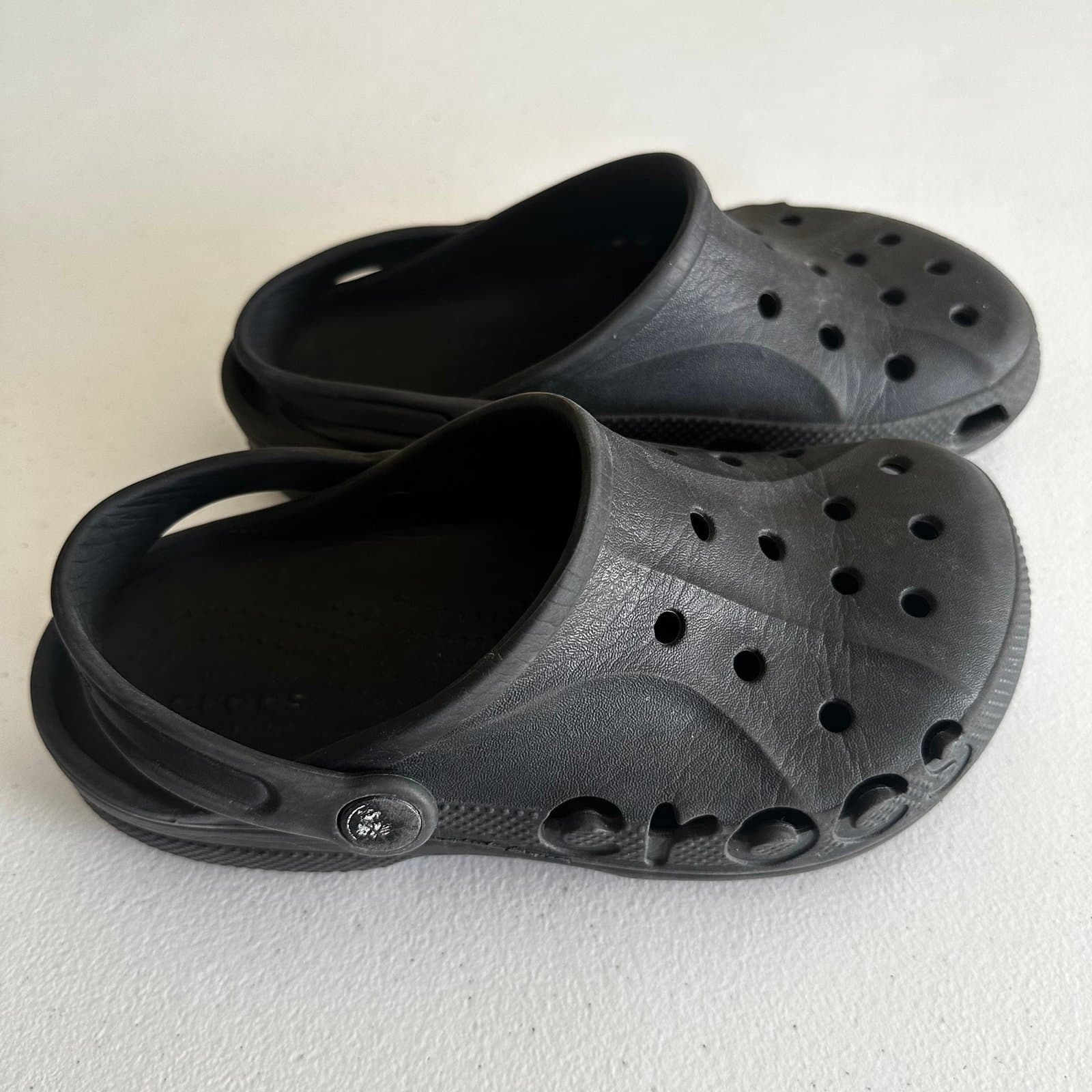 Crocs Kids Sz 3 Black gently used - Thumbnail 2