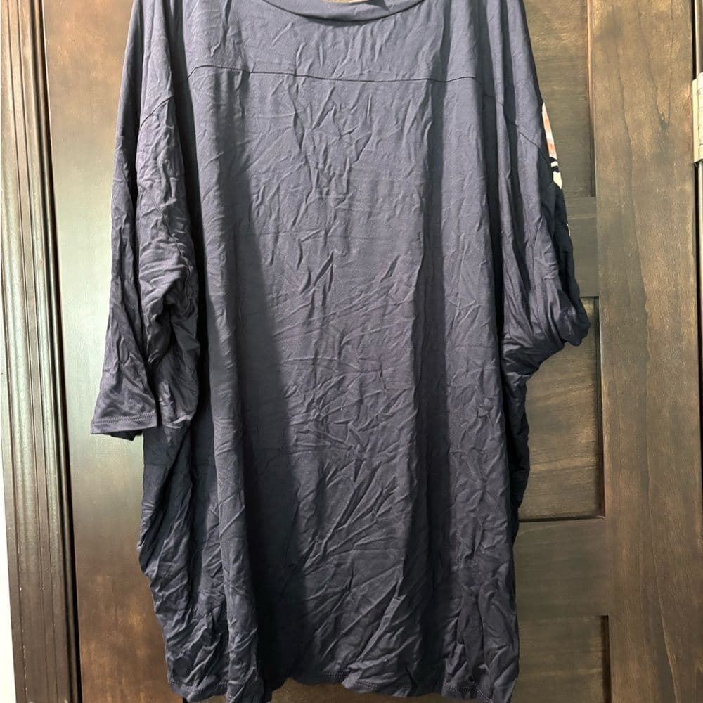 NWT Honeyme Navy and Pink Short Sleeve Blouse
