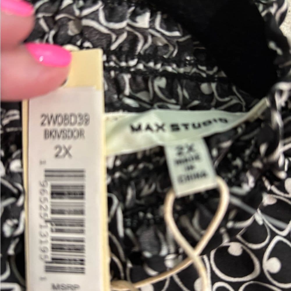 NWT Max Studio Black and White Boxy Long Sleeve Blouse