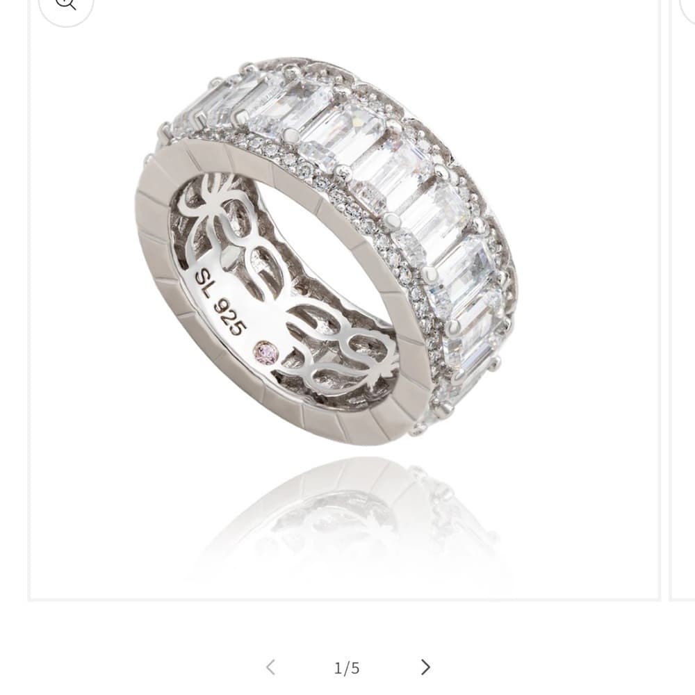 Beautiful Sterling Silver Ring with Clear Stones - Size 8 - Thumbnail 4