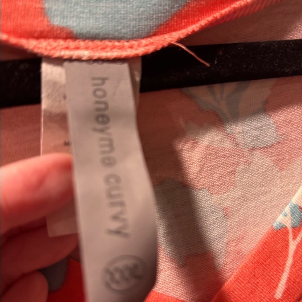 NWOT Honey Me Floral V-Neck Women Top - Coral and White