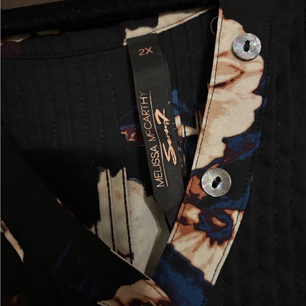 EUC Melissa McCarthy Black Floral Tunic Blouse 2x - Thumbnail 2
