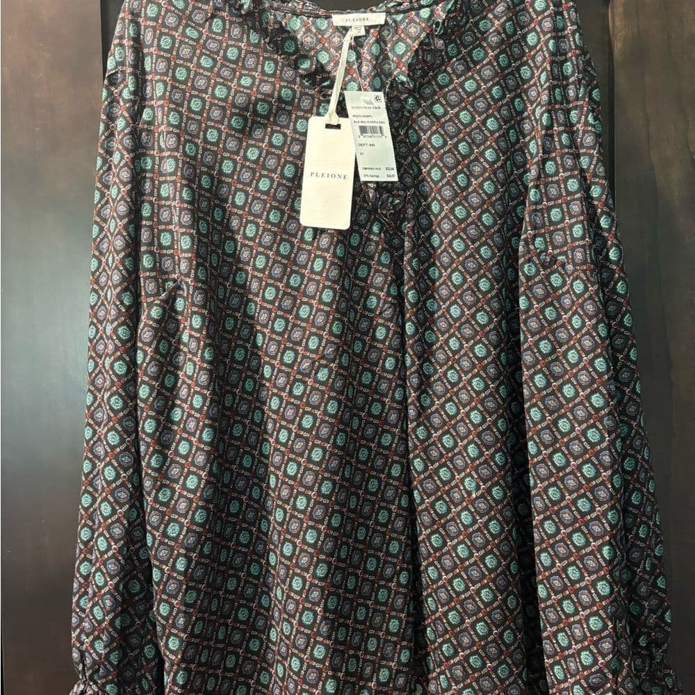 NWT Pleione Geometric Print Blouse in Teal and Red - Thumbnail 4