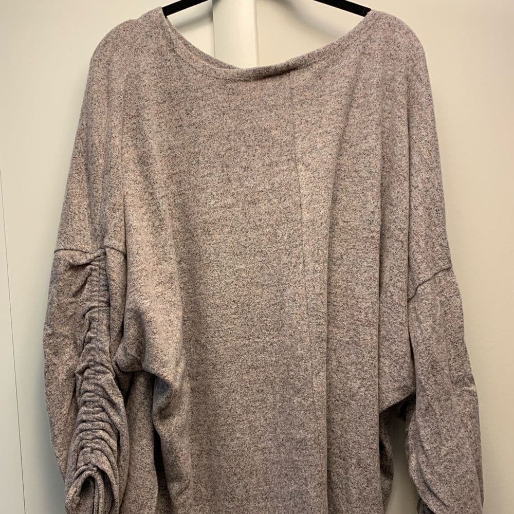 EUC Alkamy Gathered Sleeve Sweater - Thumbnail 2