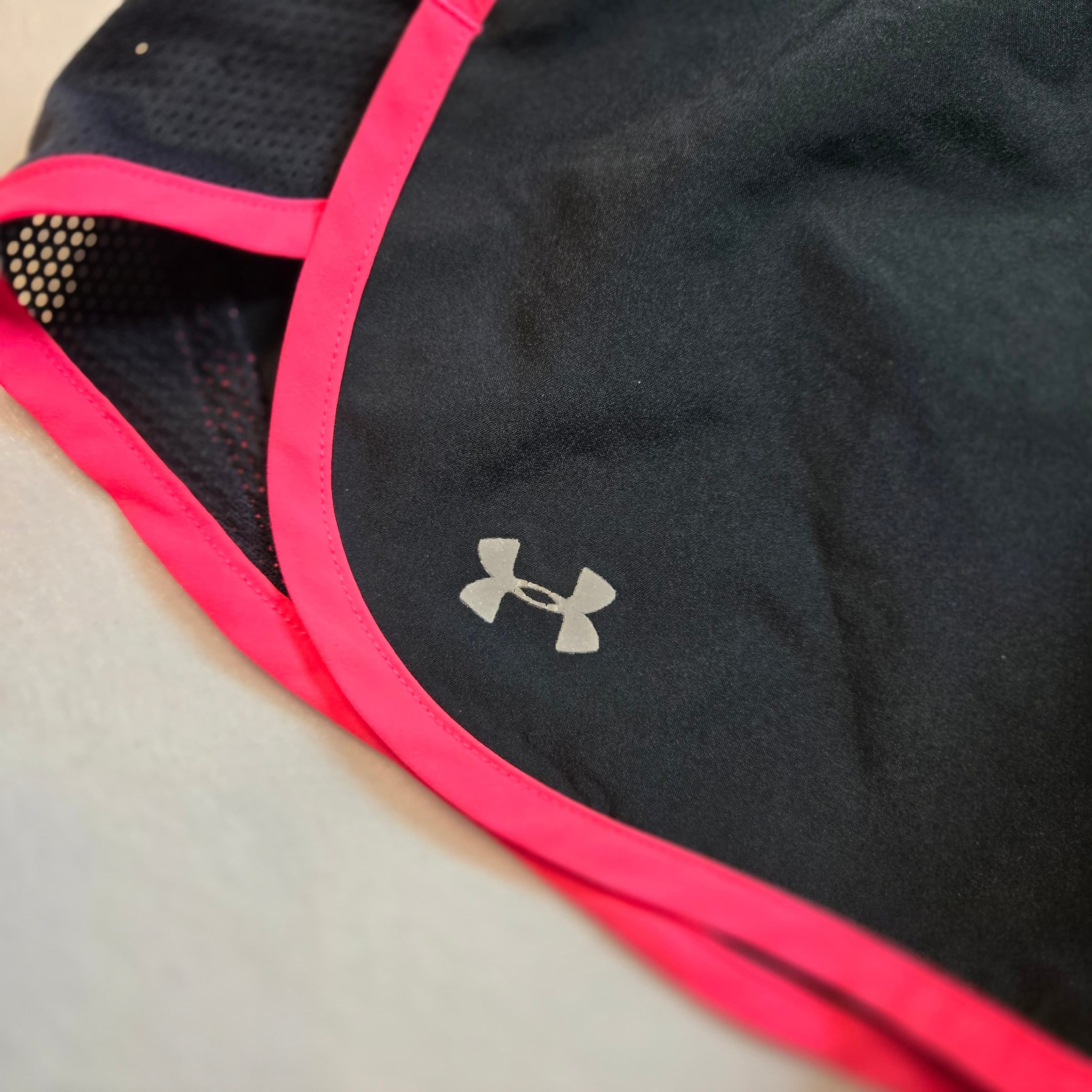 Under Armour Black Running Shorts Breast Cancer Awarnees Size S - Thumbnail 5