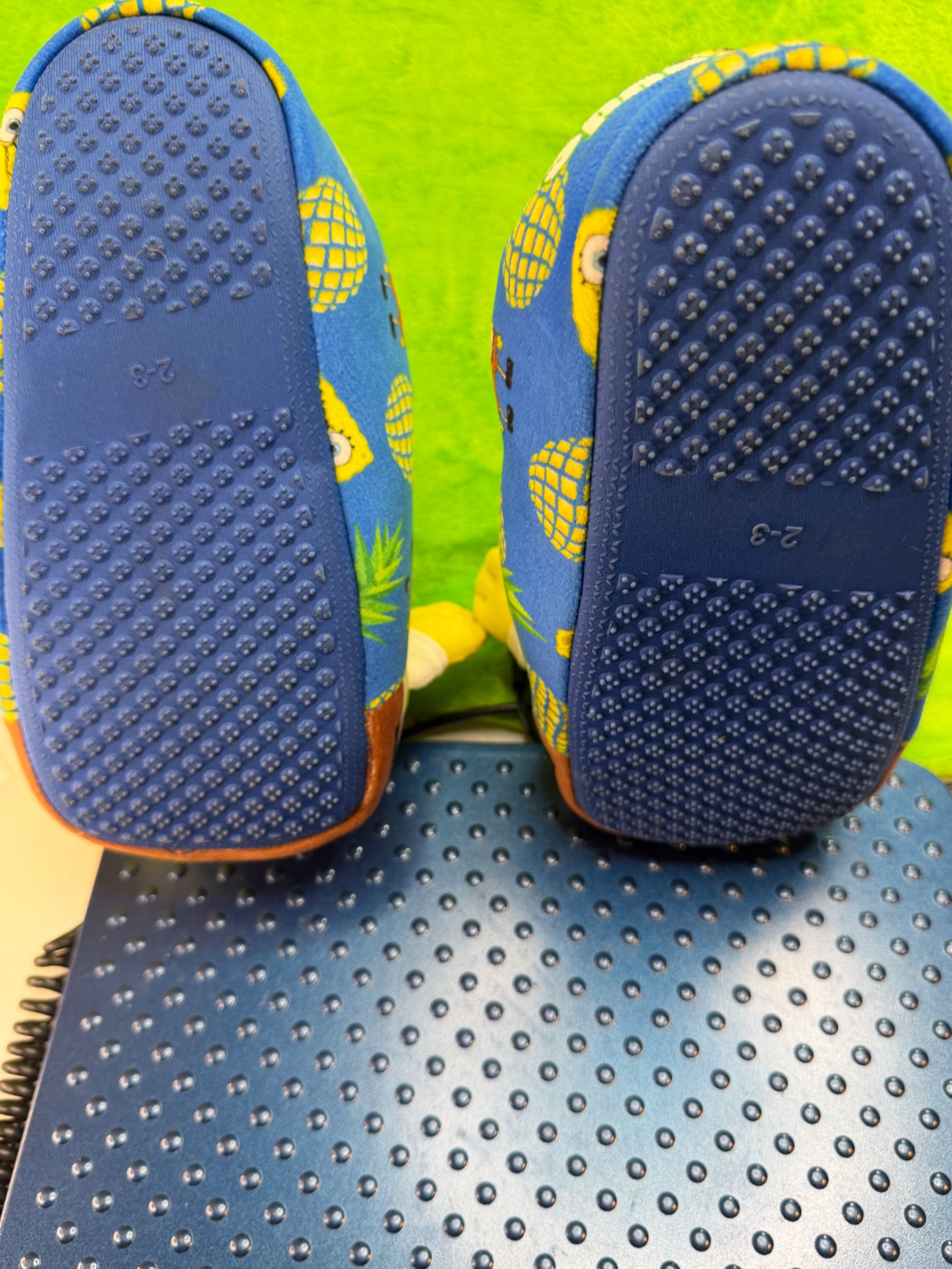 SpongeBob SquarePants 3D Plush Slippers Kids Sz 2-3 Blue Pineapple - Thumbnail 6