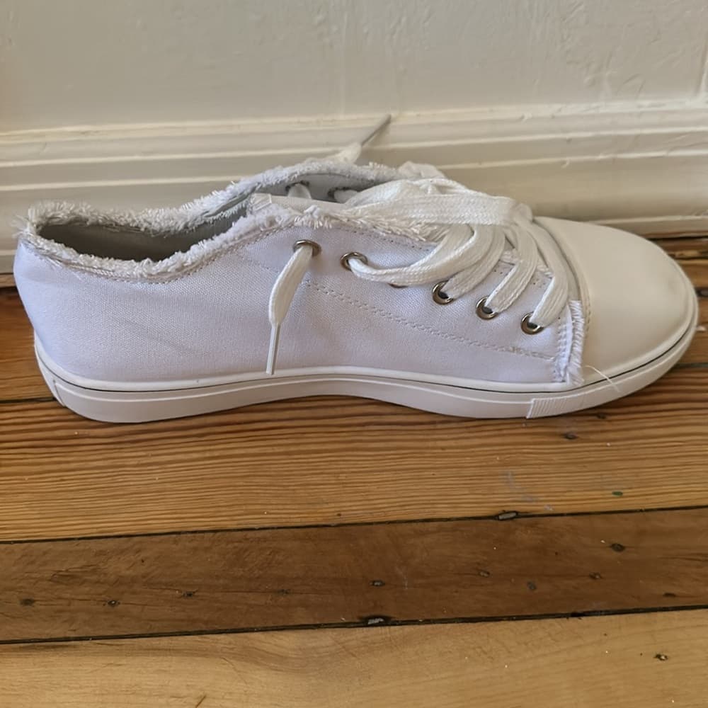 All white sneakers - Thumbnail 2