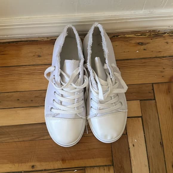 All white sneakers - Thumbnail 4