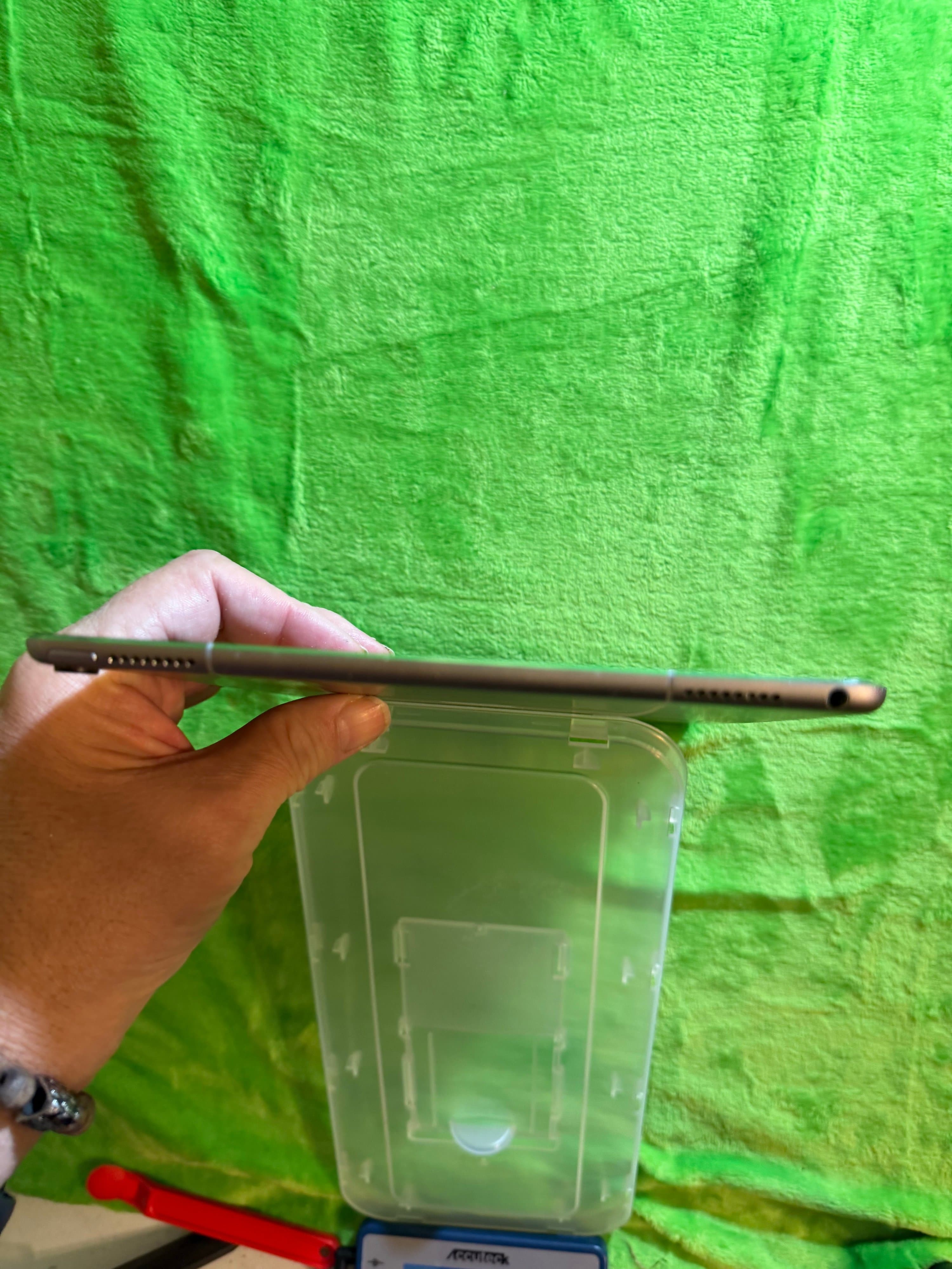 Apple iPad Pro 10.5" 64GB WiFi+Cellular Space Gray MQEY2LL/A iPadOS 16 - Thumbnail 4