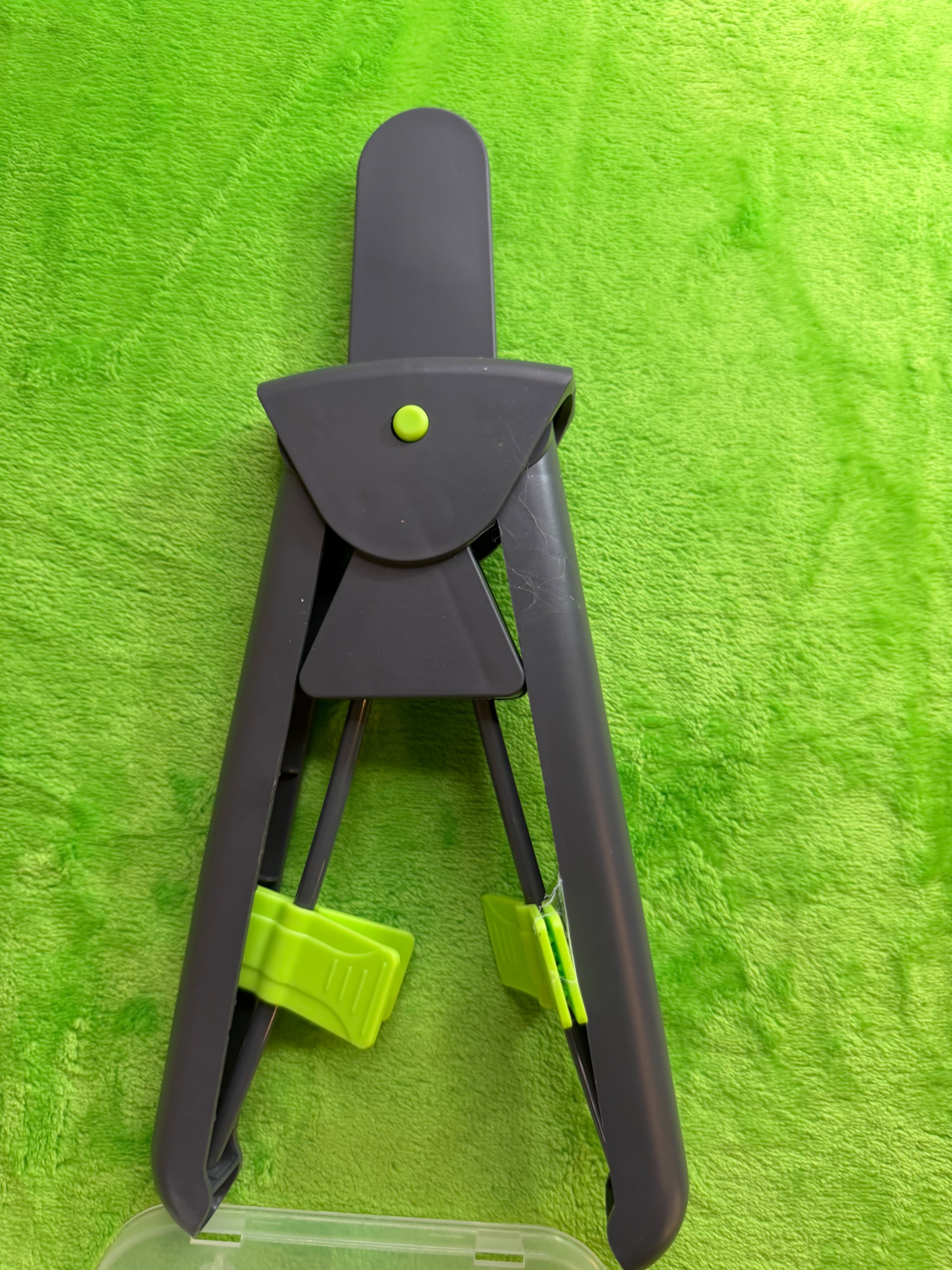 Steamfast SF-547 Replacement Garment Hanger w/ 2 Clips Dark Gray - Thumbnail 3