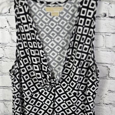 Michael Kors Women's Med Black White Diamond Printed V-Neck Sleeveless Shirt - Thumbnail 2