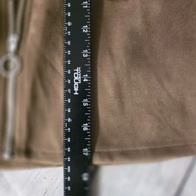Maurices Sz 2 Soft Faux Suede Sailor Pocket Zipper Short Skirt in Fawn - Thumbnail 9